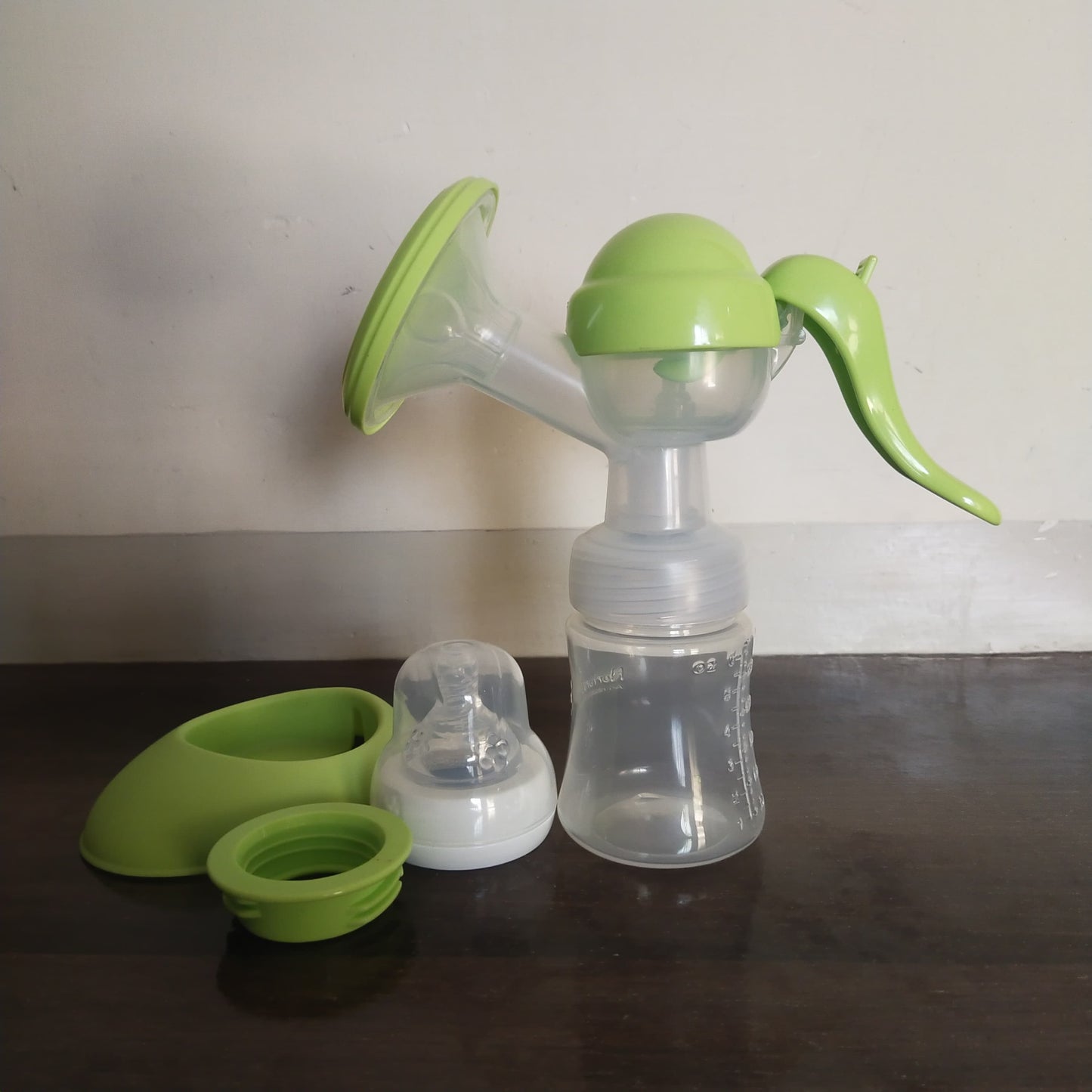 Nurture Me Manual Breast Pump | LUMAMA